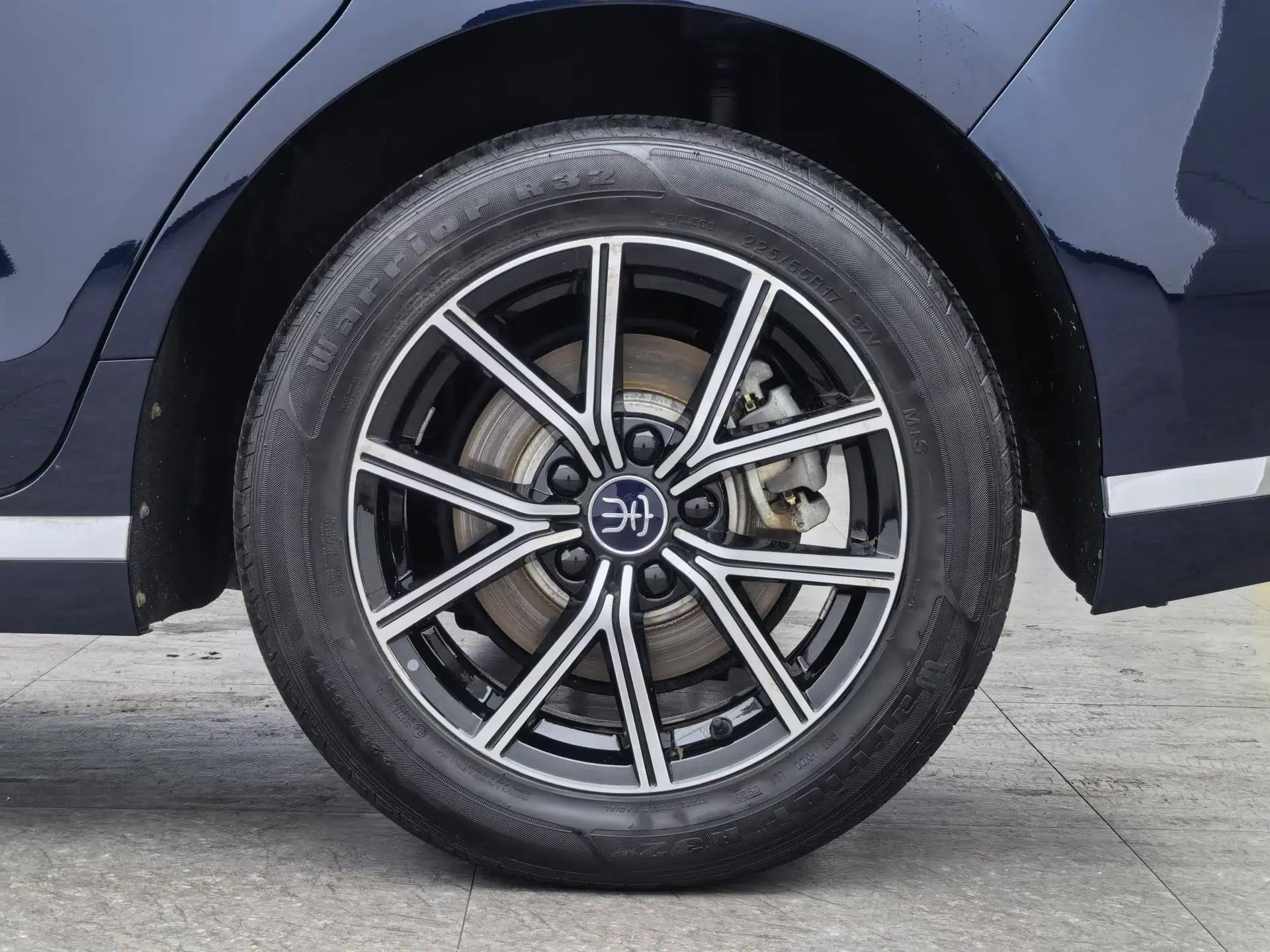 BYD Song MAX New Energy 2022 DM-i 105KM Prestige Model — миниатюра 18
