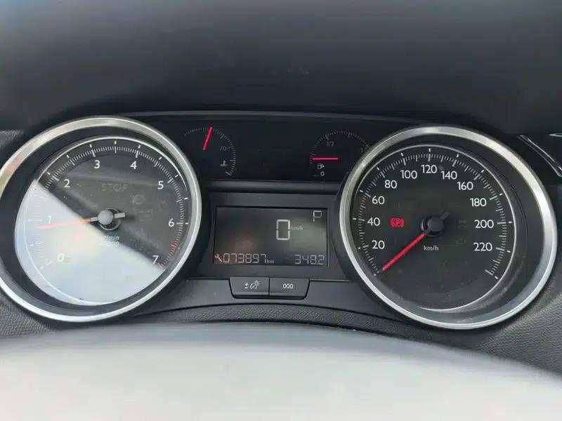 Peugeot 408 2015 1.2T Automatic Glory Edition — миниатюра 9