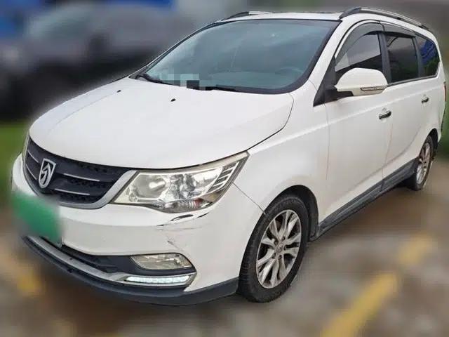 Baojun 730 2016 1.5T Manual Luxury Edition 7 Seats