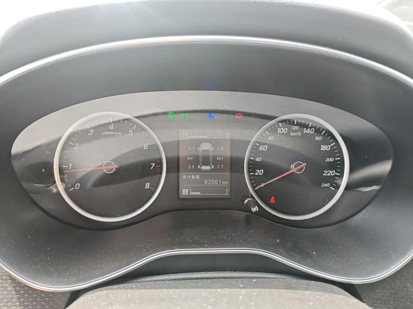 Baojun 730 2021 1.5L Manual Fashion Version 7 Seats — миниатюра 14