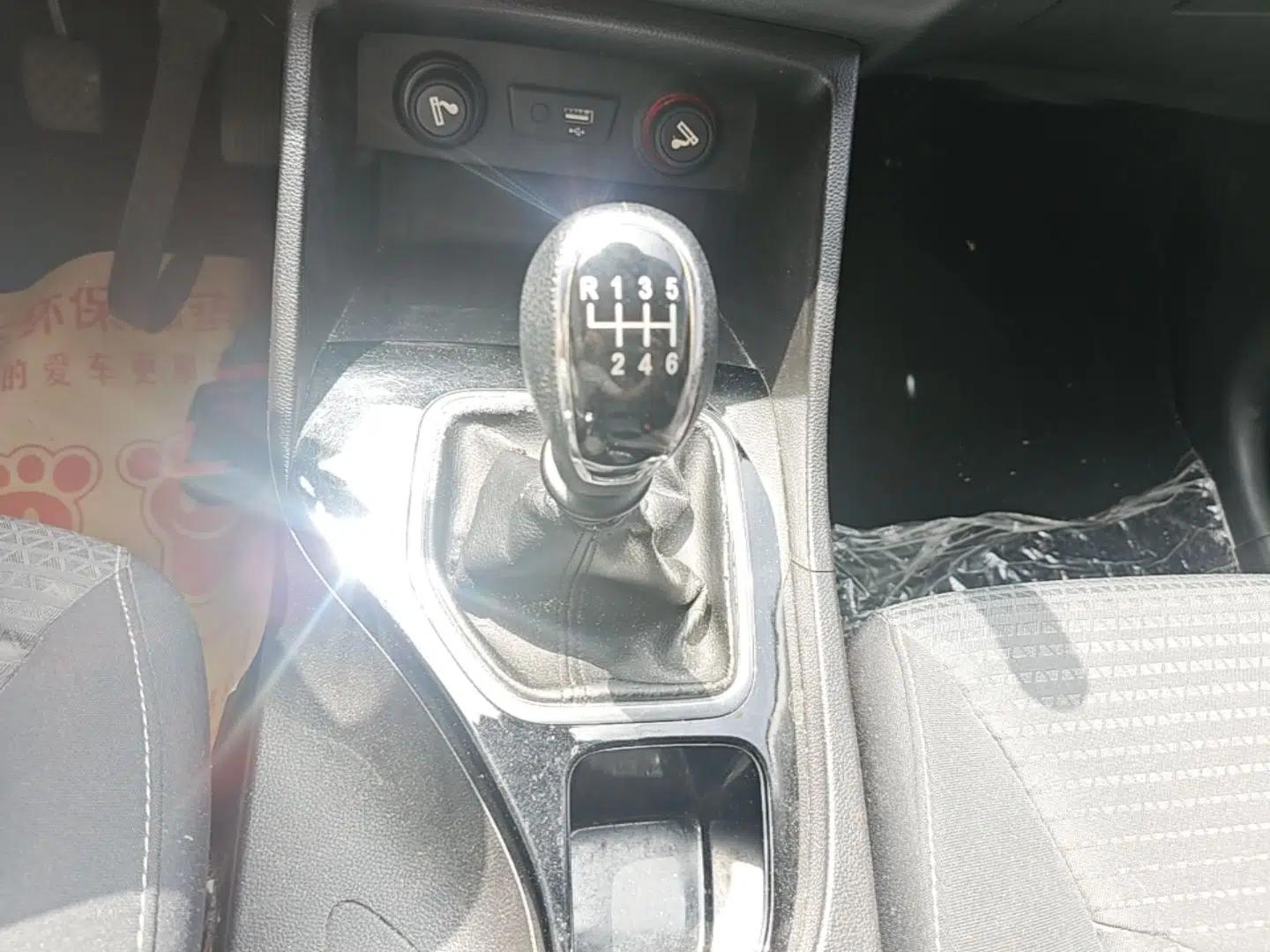 Baojun 730 2021 1.5L Manual Fashion Version 7 Seats — миниатюра 16
