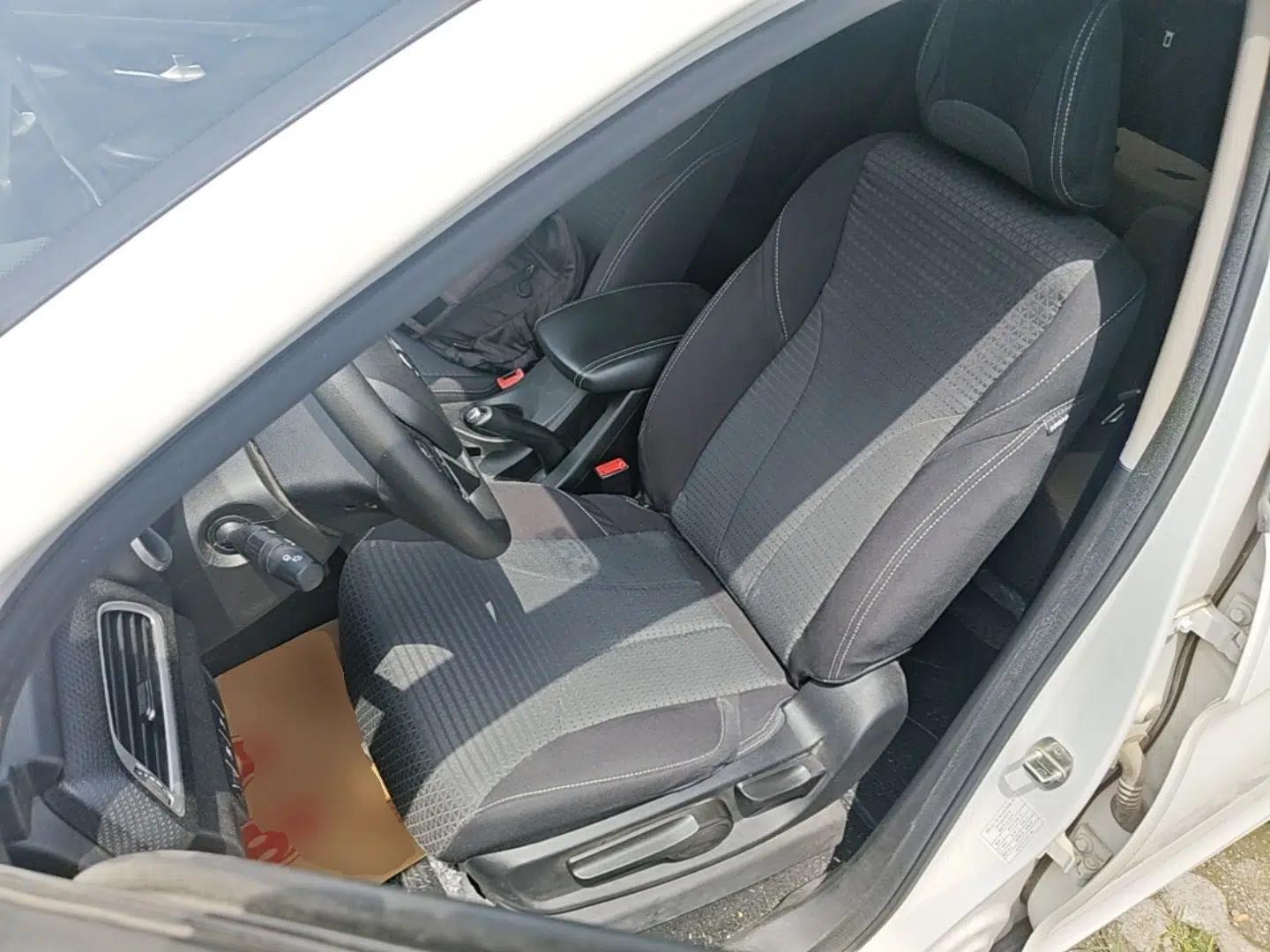 Baojun 730 2021 1.5L Manual Fashion Version 7 Seats — миниатюра 17