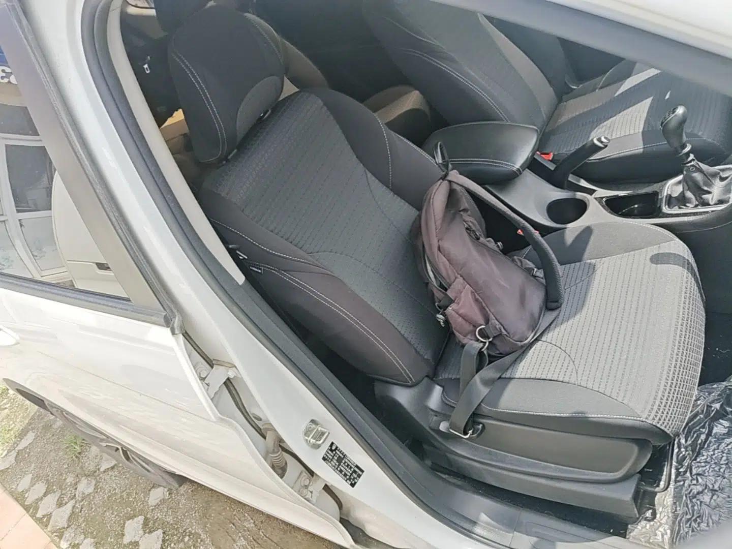 Baojun 730 2021 1.5L Manual Fashion Version 7 Seats — миниатюра 19