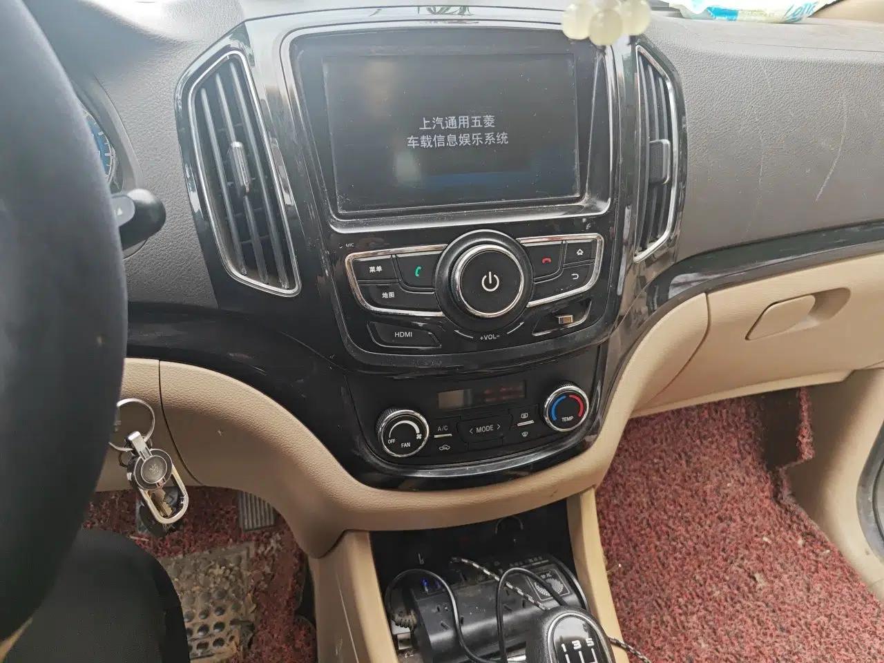 Baojun 730 2014 1.5L manual luxury trim 7 seats — миниатюра 13