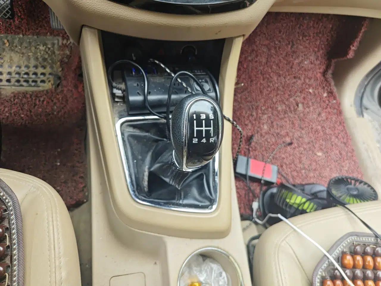 Baojun 730 2014 1.5L manual luxury trim 7 seats — миниатюра 14