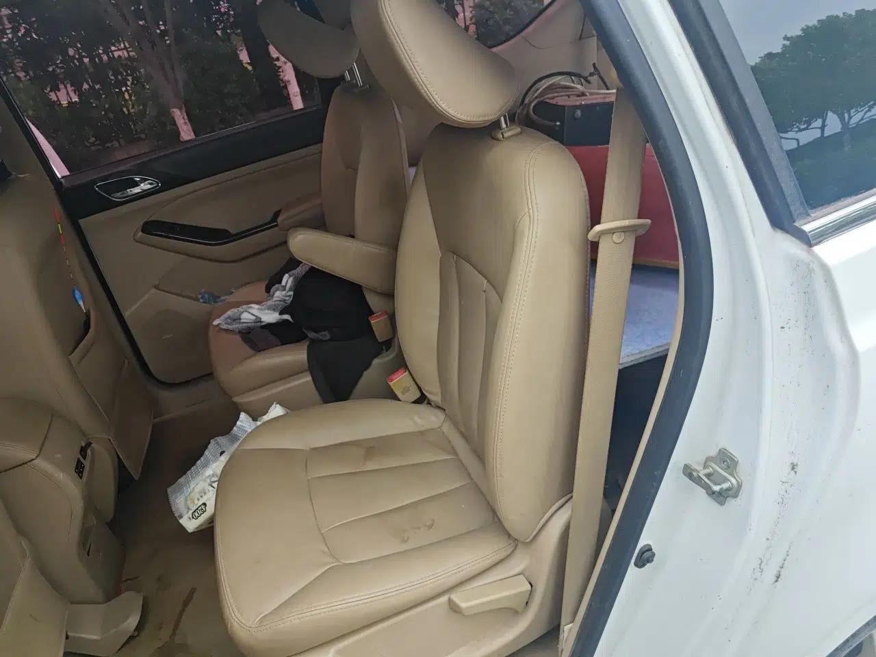 Baojun 730 2014 1.5L manual luxury trim 7 seats — миниатюра 17