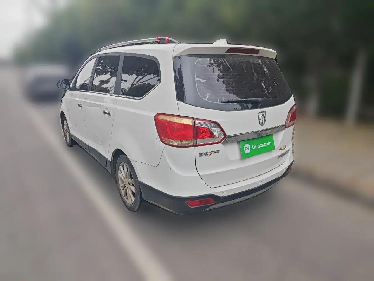 Baojun 730 2014 1.5L manual luxury trim 7 seats — миниатюра 4