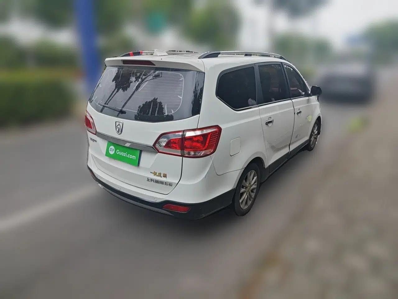 Baojun 730 2014 1.5L manual luxury trim 7 seats — миниатюра 6