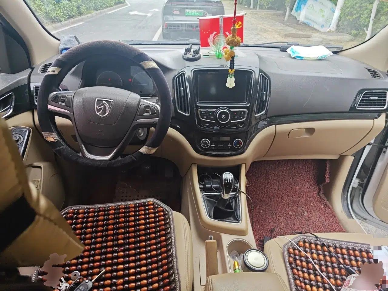 Baojun 730 2014 1.5L manual luxury trim 7 seats — миниатюра 9