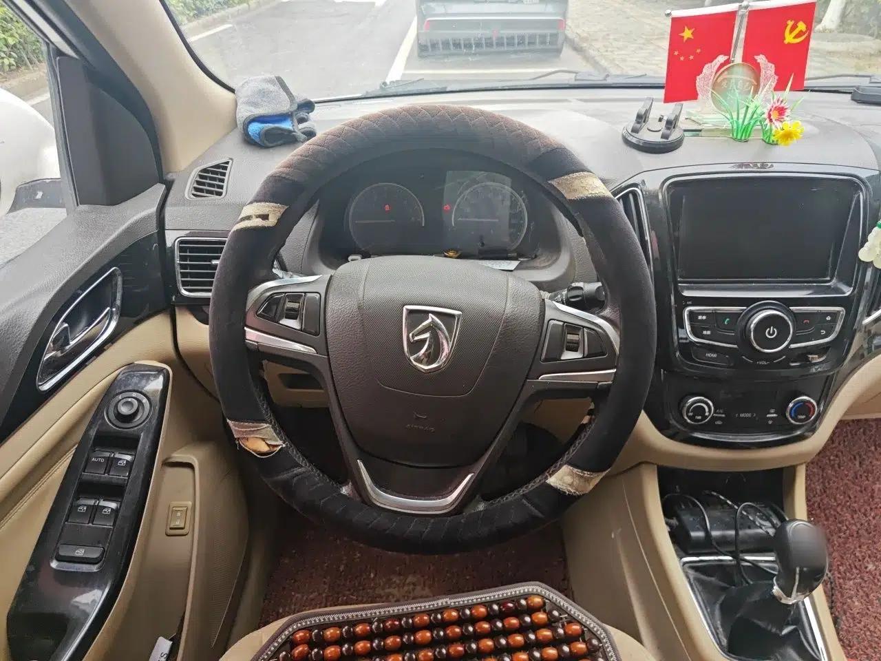 Baojun 730 2014 1.5L manual luxury trim 7 seats — миниатюра 10