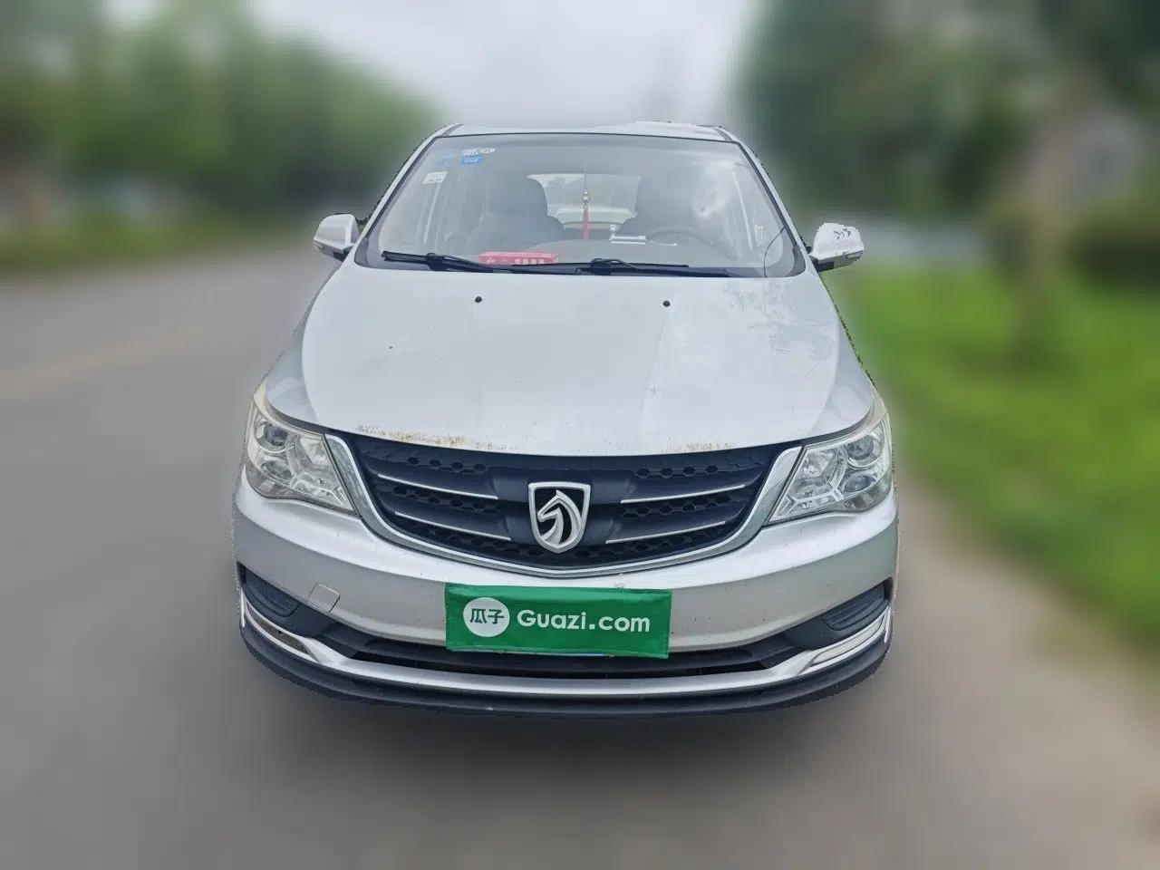 Baojun 730 2016 1.5L Manual Standard Version 7 Seats — миниатюра 2