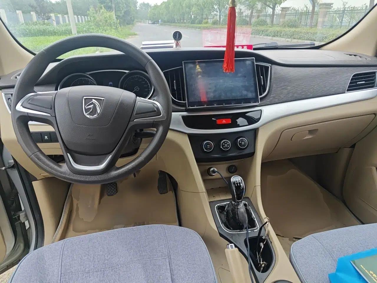 Baojun 730 2016 1.5L Manual Standard Version 7 Seats — миниатюра 9