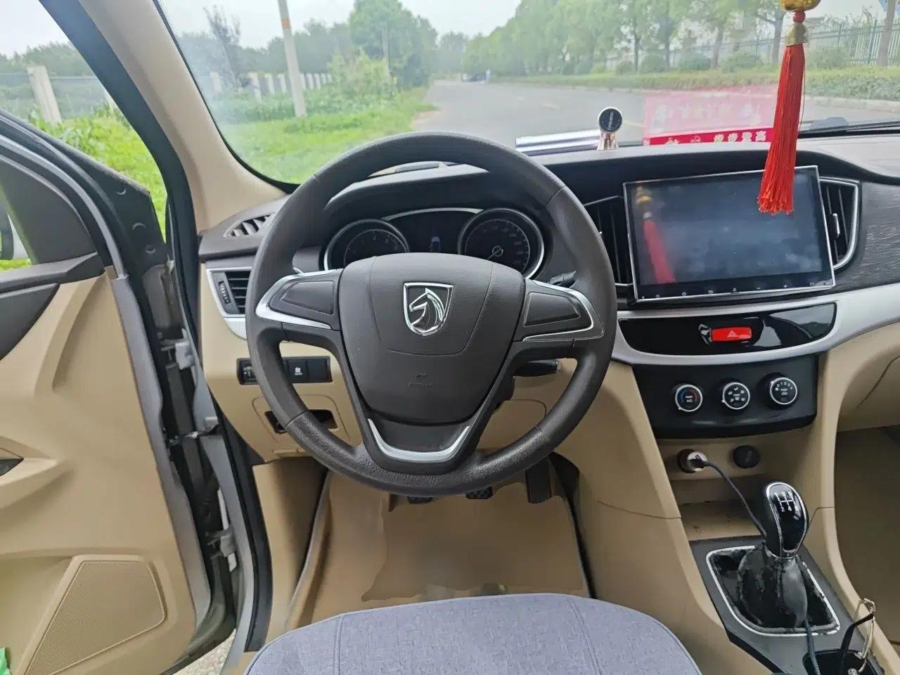 Baojun 730 2016 1.5L Manual Standard Version 7 Seats — миниатюра 10