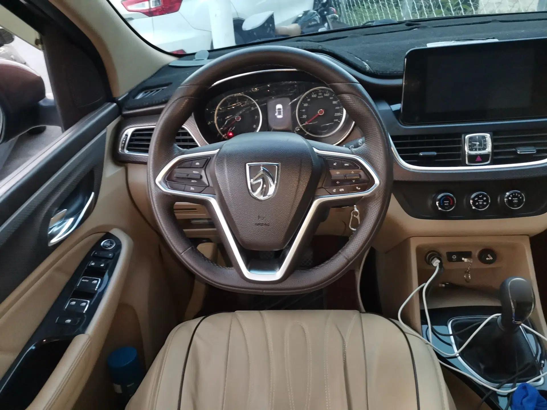 Baojun 730 2017 1.5T Manual Fashion Version 7 Seats China V Emission Standard — миниатюра 10