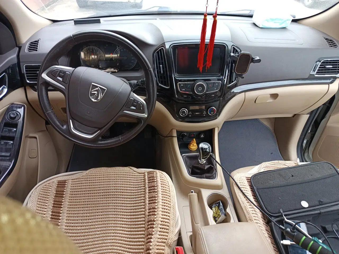 Baojun 730 2014 1.5L manual luxury trim 7 seats — миниатюра 9