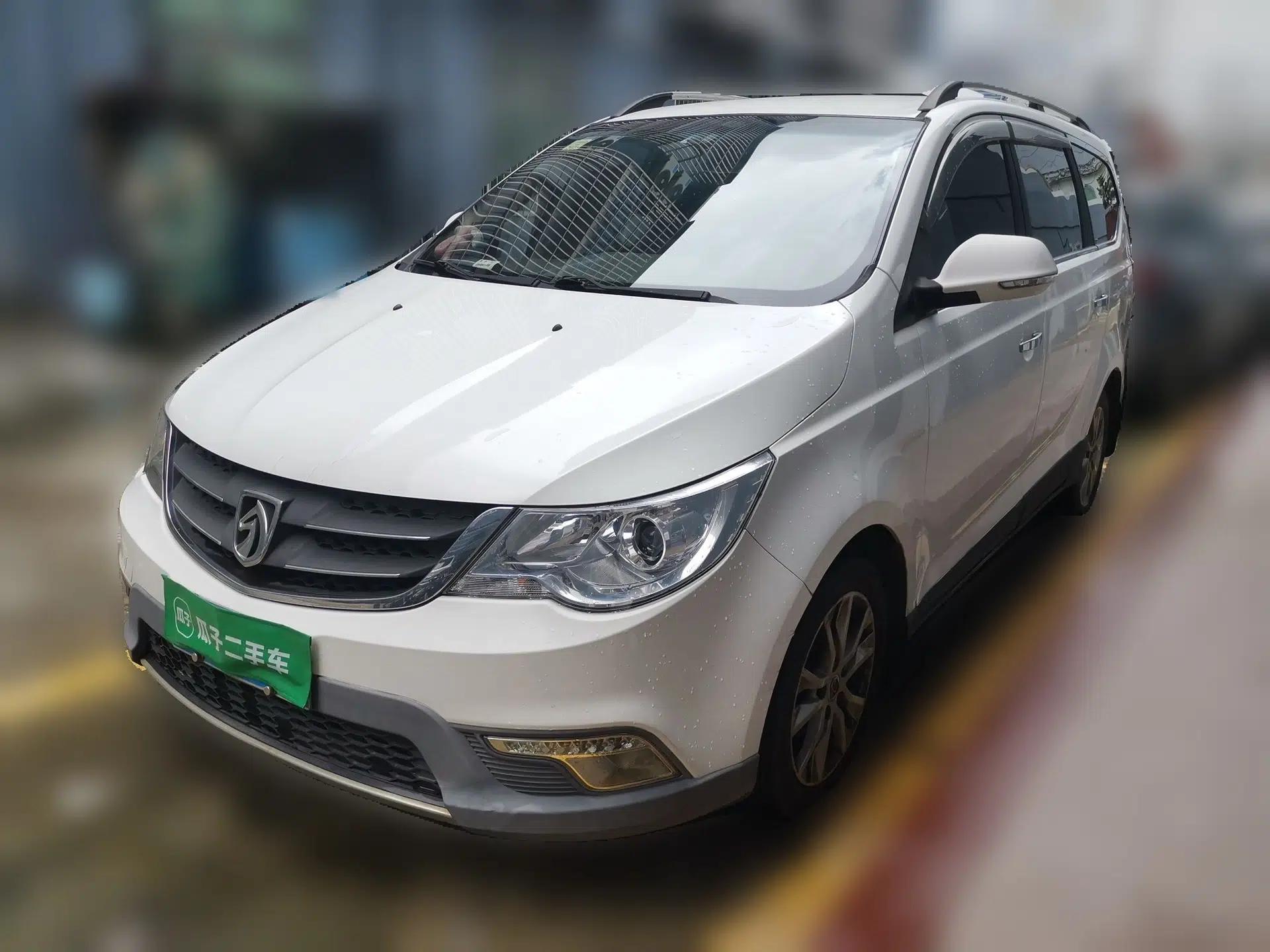 Baojun 730 2014 1.5L manual Comfort version 7 seats — миниатюра 1