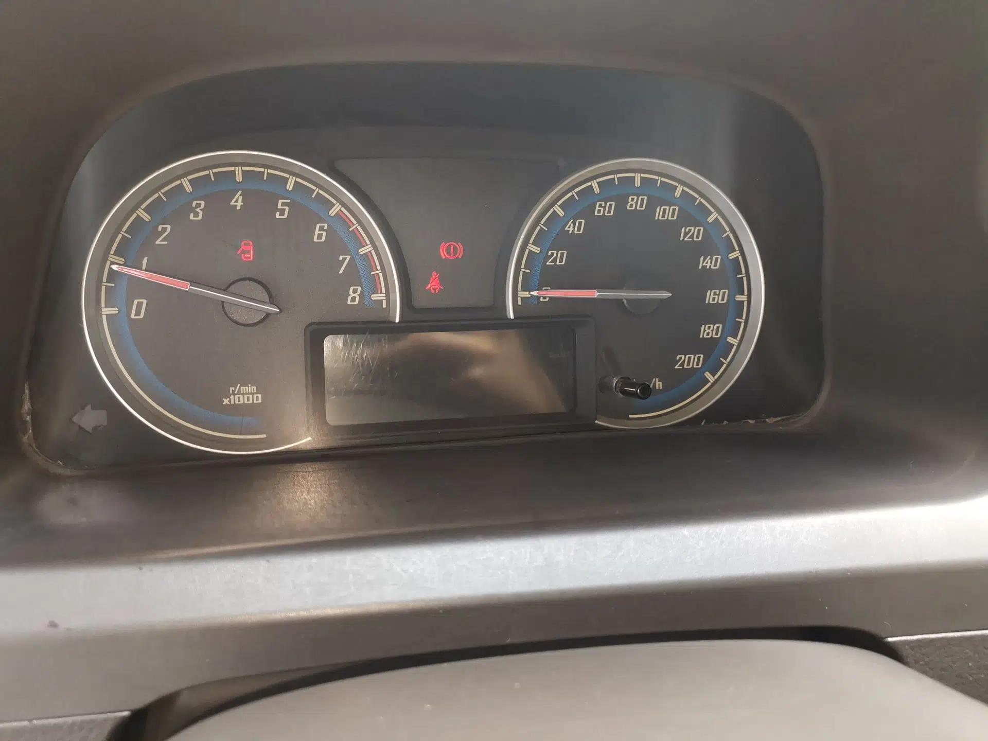Baojun 730 2014 1.5L manual Comfort version 7 seats — миниатюра 12