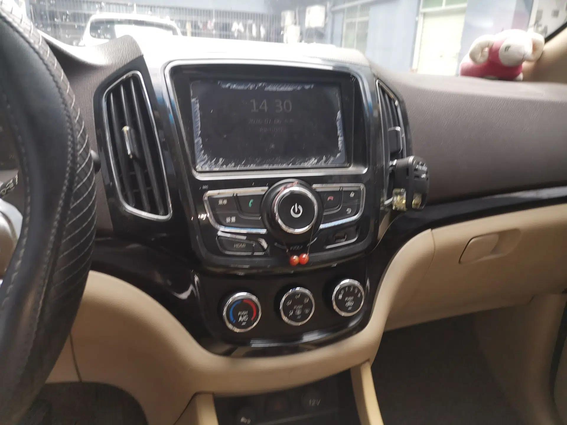 Baojun 730 2014 1.5L manual Comfort version 7 seats — миниатюра 13