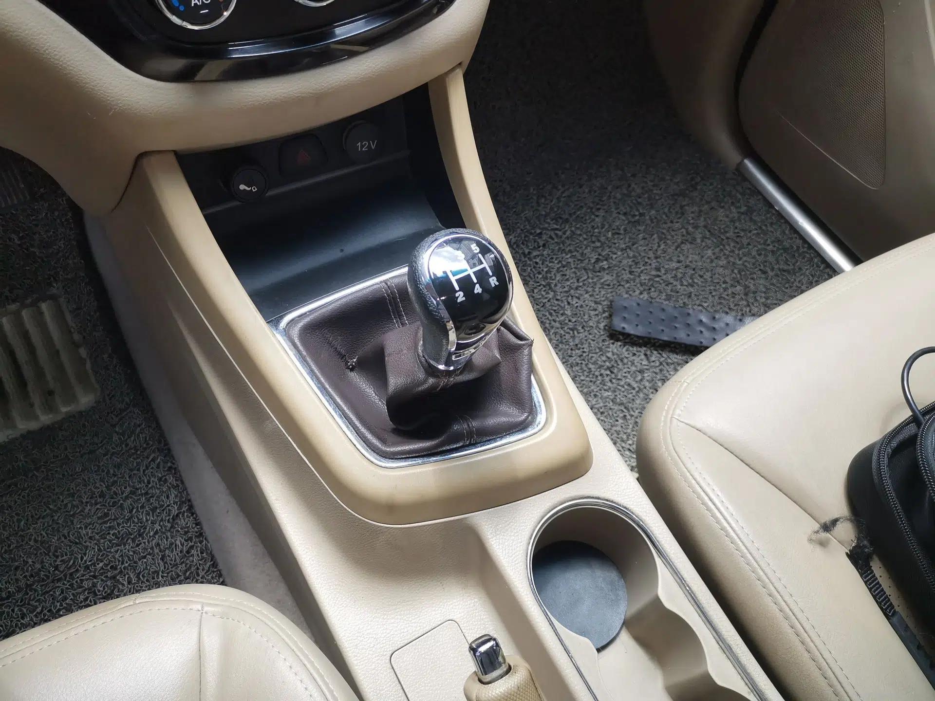 Baojun 730 2014 1.5L manual Comfort version 7 seats — миниатюра 14