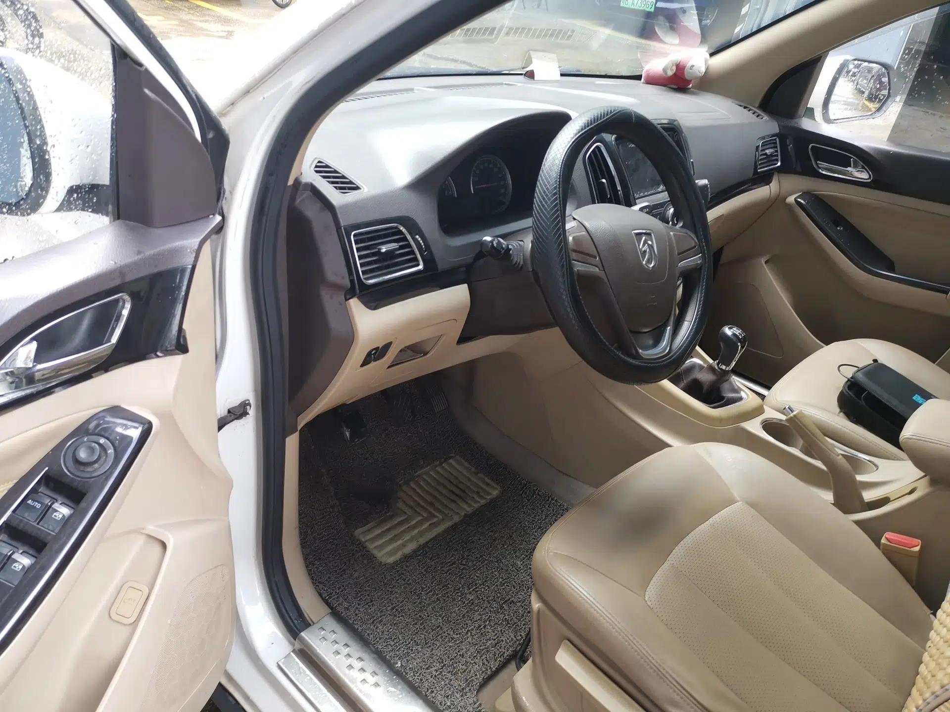Baojun 730 2014 1.5L manual Comfort version 7 seats — миниатюра 16