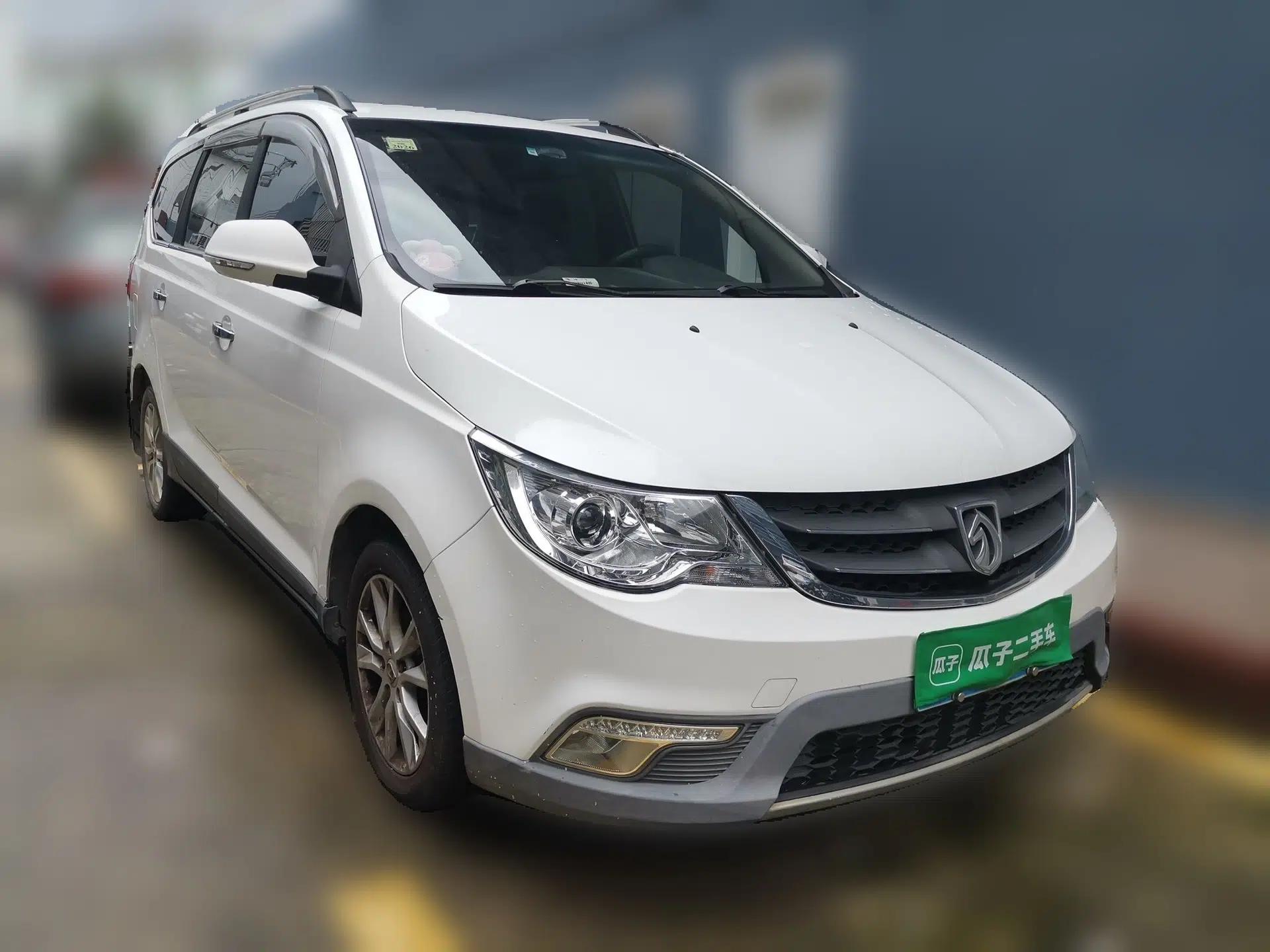 Baojun 730 2014 1.5L manual Comfort version 7 seats — миниатюра 3
