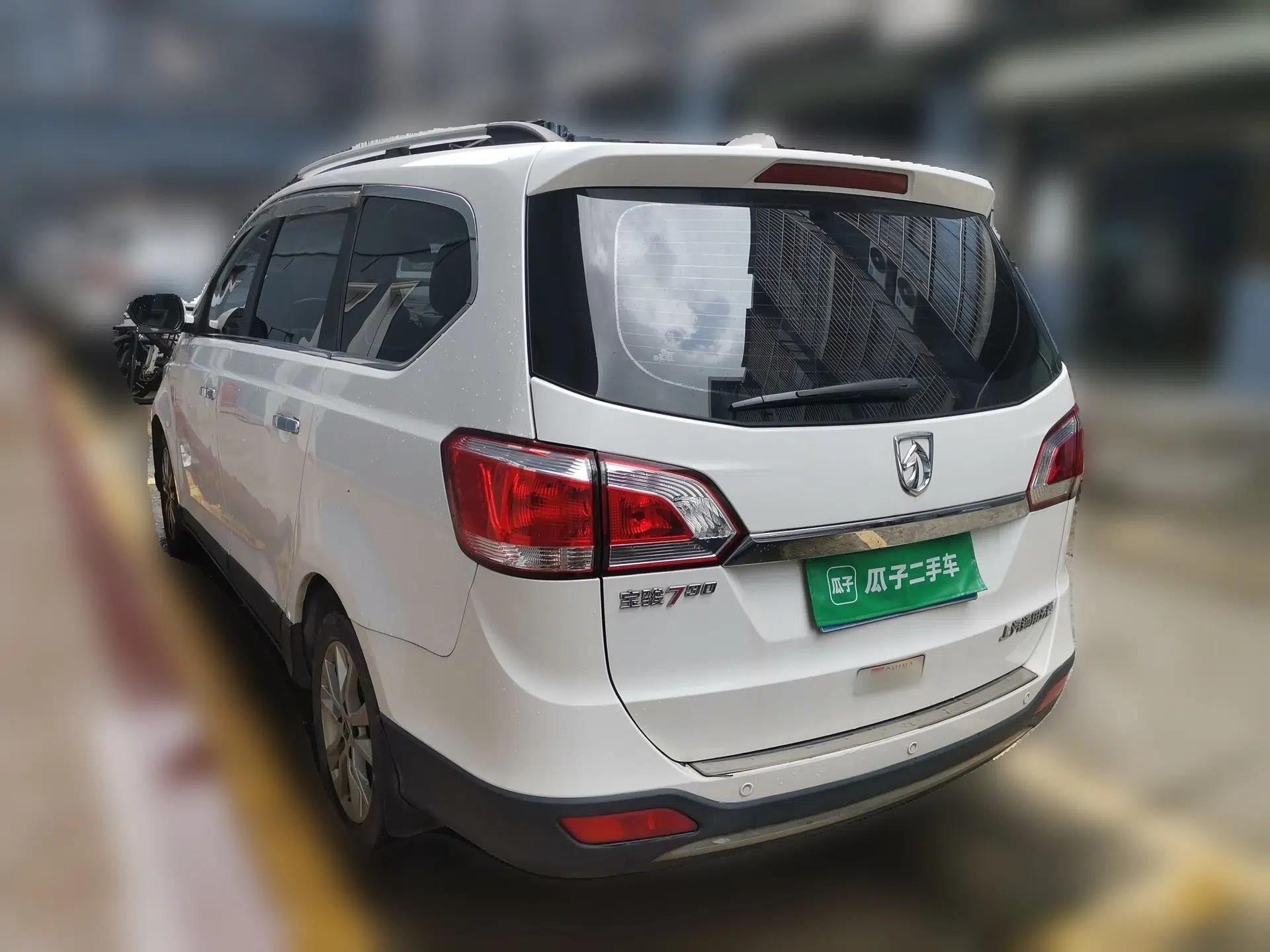 Baojun 730 2014 1.5L manual Comfort version 7 seats — миниатюра 4
