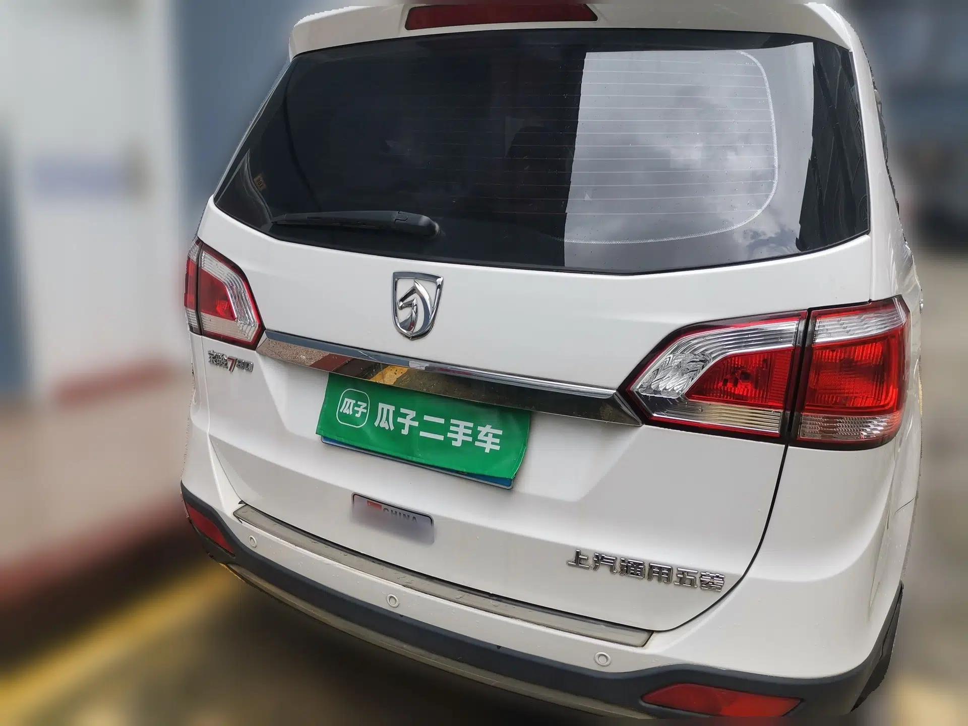 Baojun 730 2014 1.5L manual Comfort version 7 seats — миниатюра 5