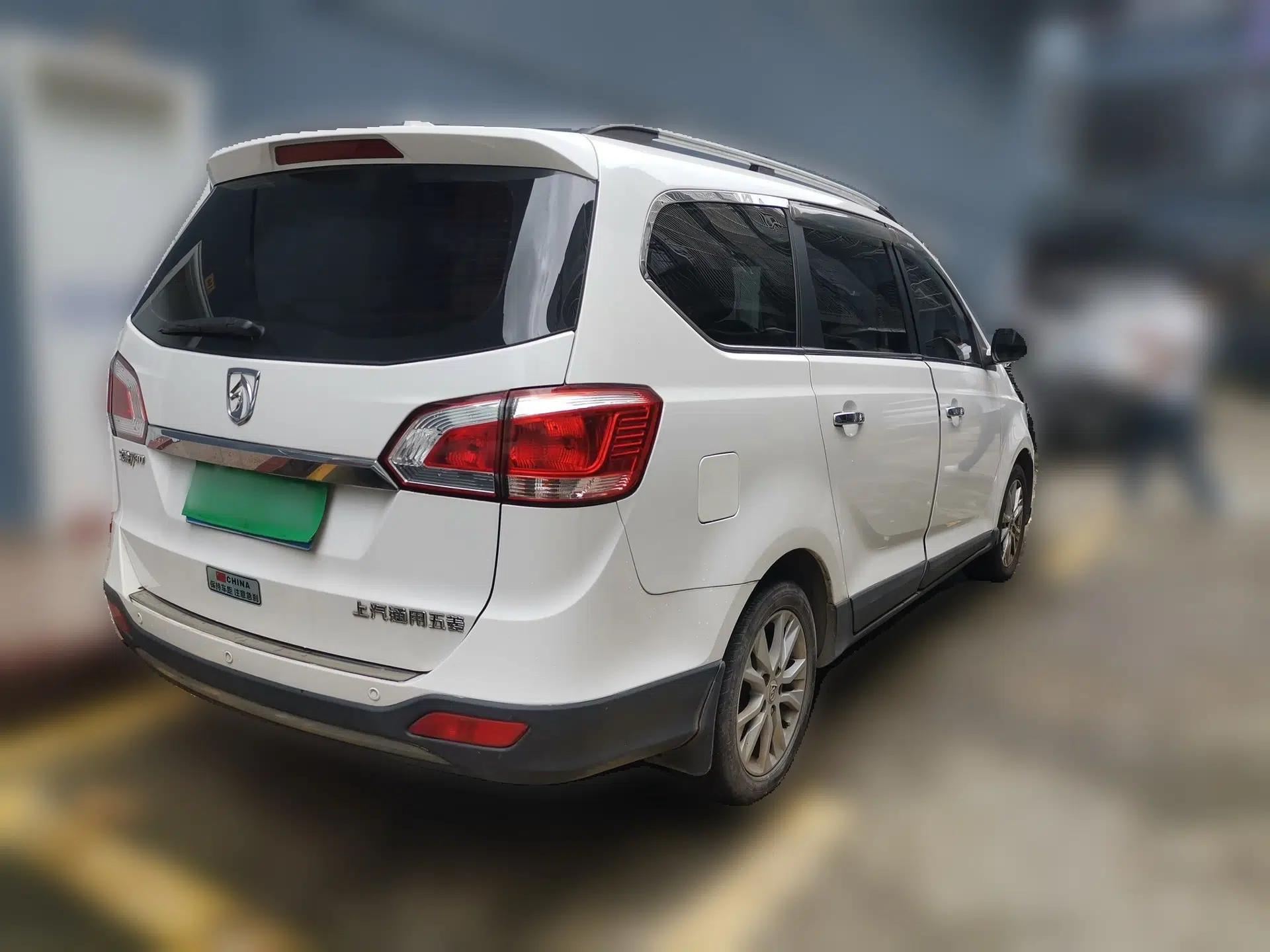 Baojun 730 2014 1.5L manual Comfort version 7 seats — миниатюра 6