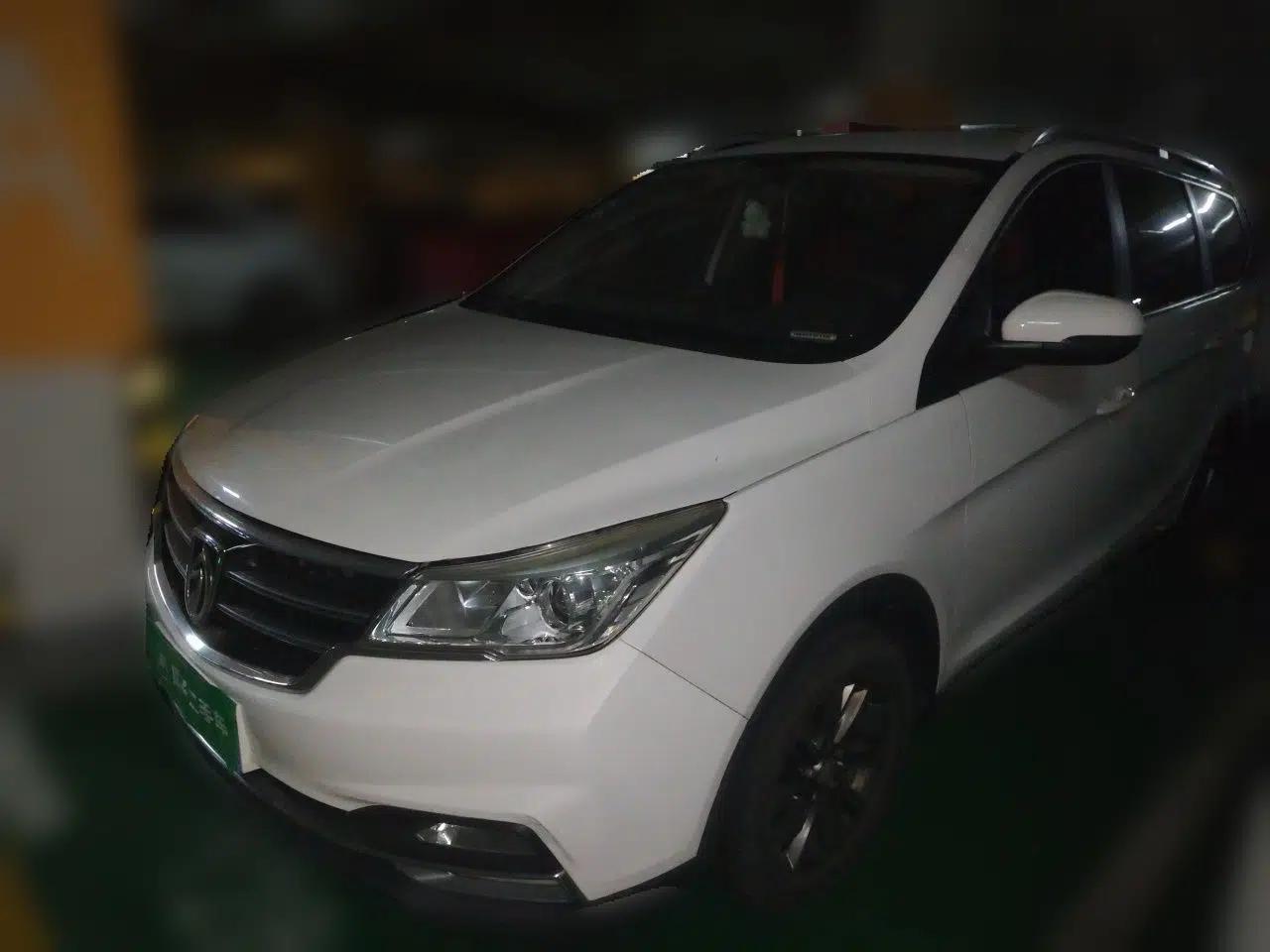 Baojun 730 2019 1.5L Manual Fashion Model 7-seater China VI — миниатюра 1