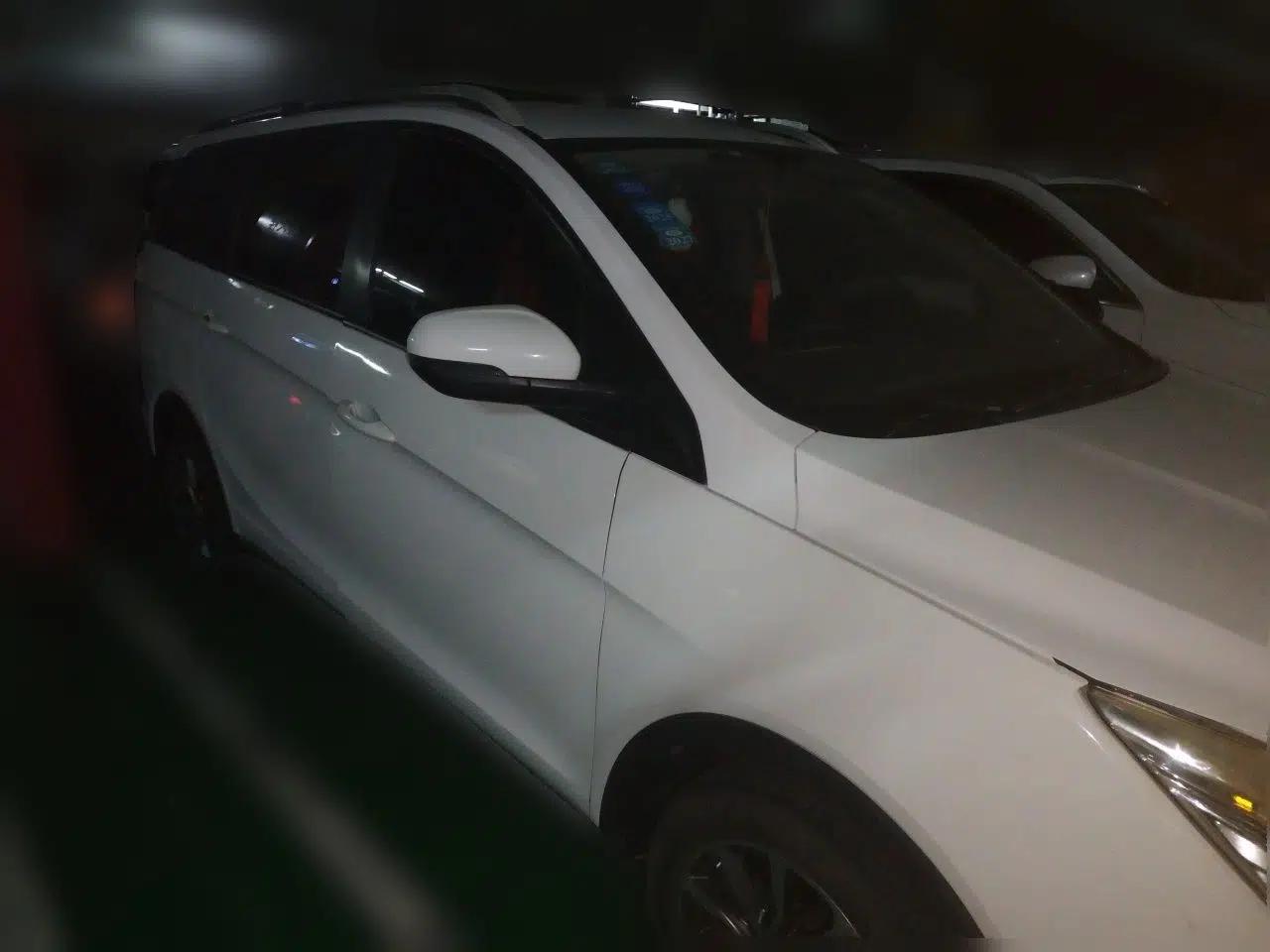 Baojun 730 2019 1.5L Manual Fashion Model 7-seater China VI — миниатюра 3