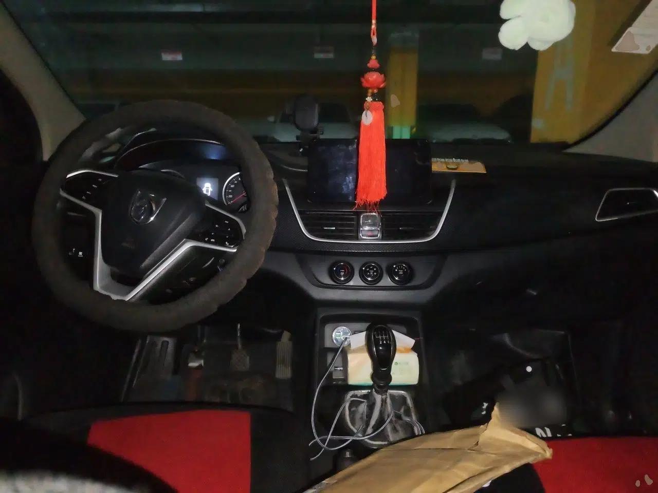 Baojun 730 2019 1.5L Manual Fashion Model 7-seater China VI — миниатюра 9