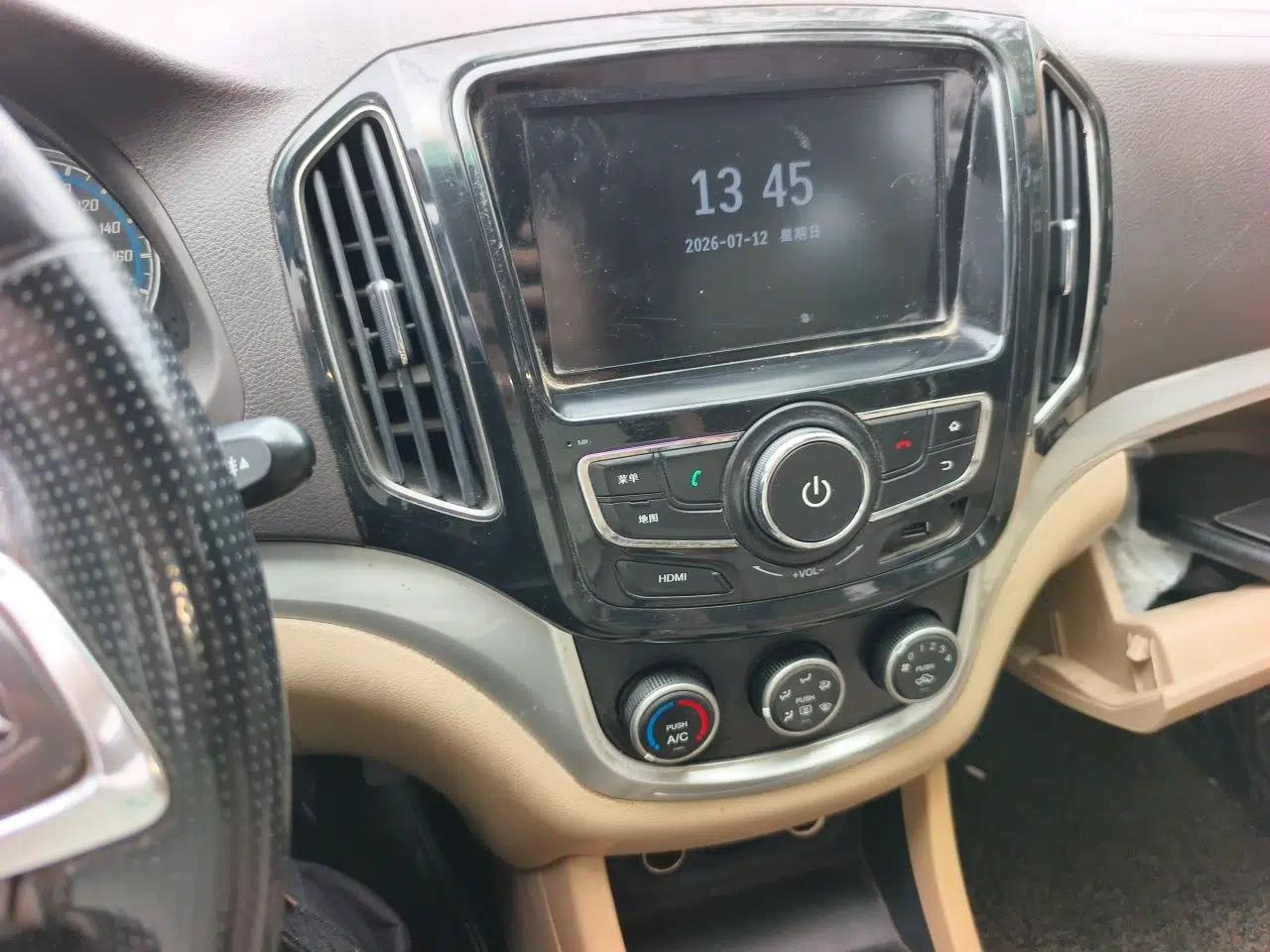 Baojun 730 2016 1.5L Manual Value Edition 7 Seats China V Emission Standard — миниатюра 13
