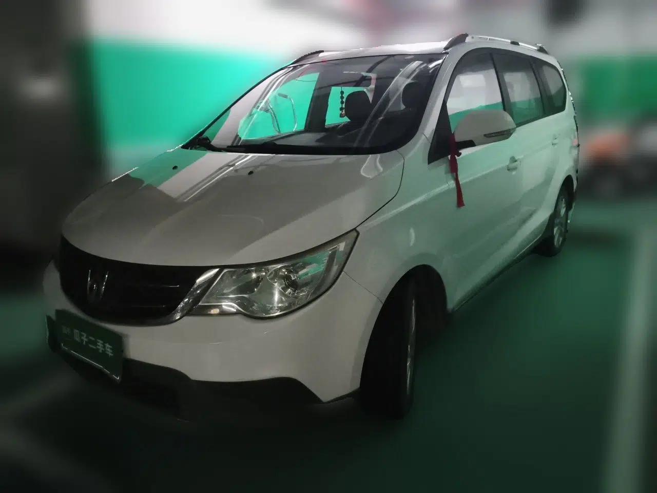 Baojun 730 2014 1.5L manual standard trim 7 seats — миниатюра 1