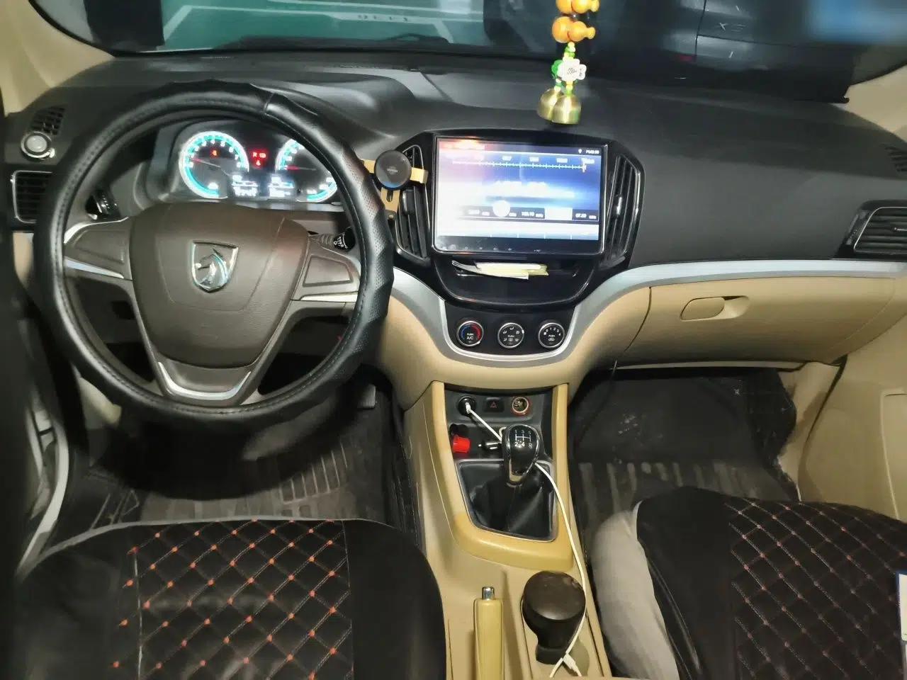 Baojun 730 2014 1.5L manual standard trim 7 seats — миниатюра 9