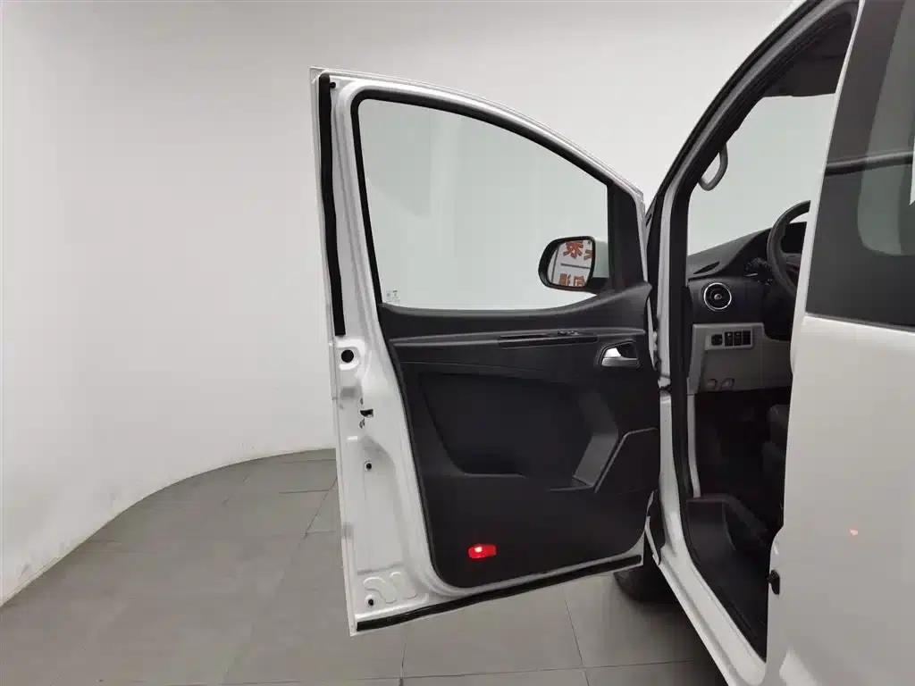 Refine M3 2016 IKEA Edition 1.6L Luxury Smart Model — миниатюра 15