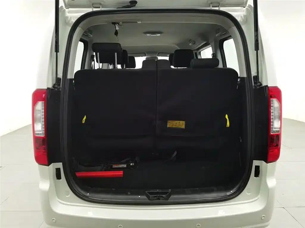 Refine M3 2016 IKEA Edition 1.6L Luxury Smart Model — миниатюра 18