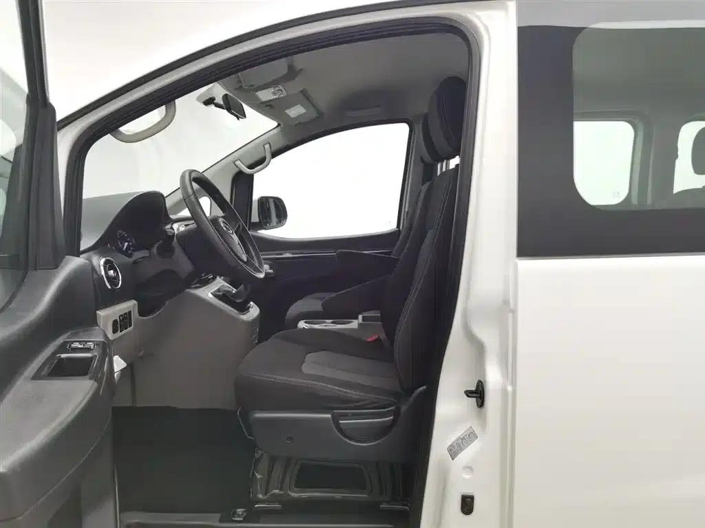 Refine M3 2016 IKEA Edition 1.6L Luxury Smart Model — миниатюра 23