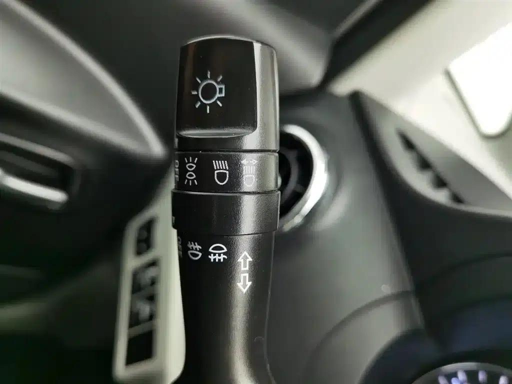 Refine M3 2016 IKEA Edition 1.6L Luxury Smart Model — миниатюра 8