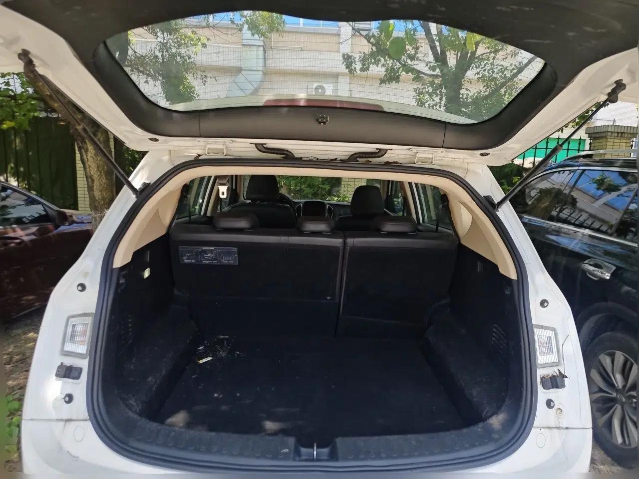 Baojun 560 2016 1.8L Manual Luxury Edition — миниатюра 19