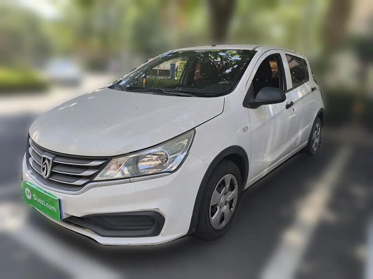 Baojun 310 2016 1.2L Manual Value Edition — миниатюра 1