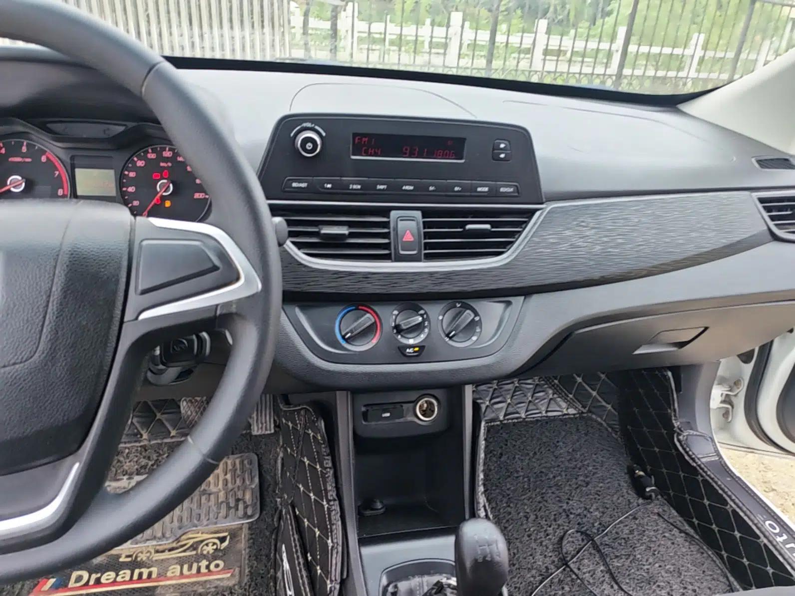Baojun 310 2020 1.2L Manual Comfort Edition — миниатюра 15