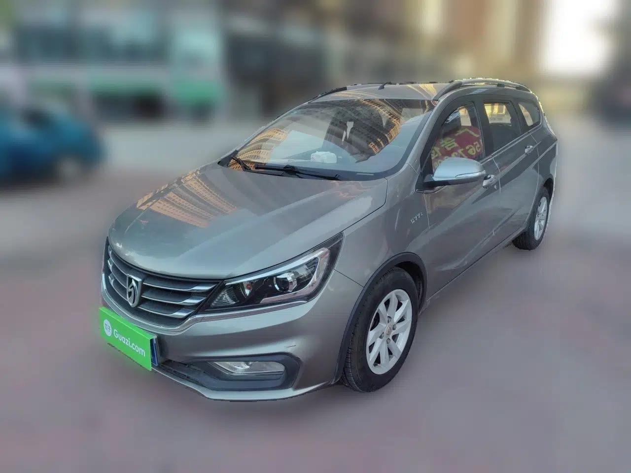 Baojun 310W 2017 1.5L Manual Fashion Model China V — миниатюра 1