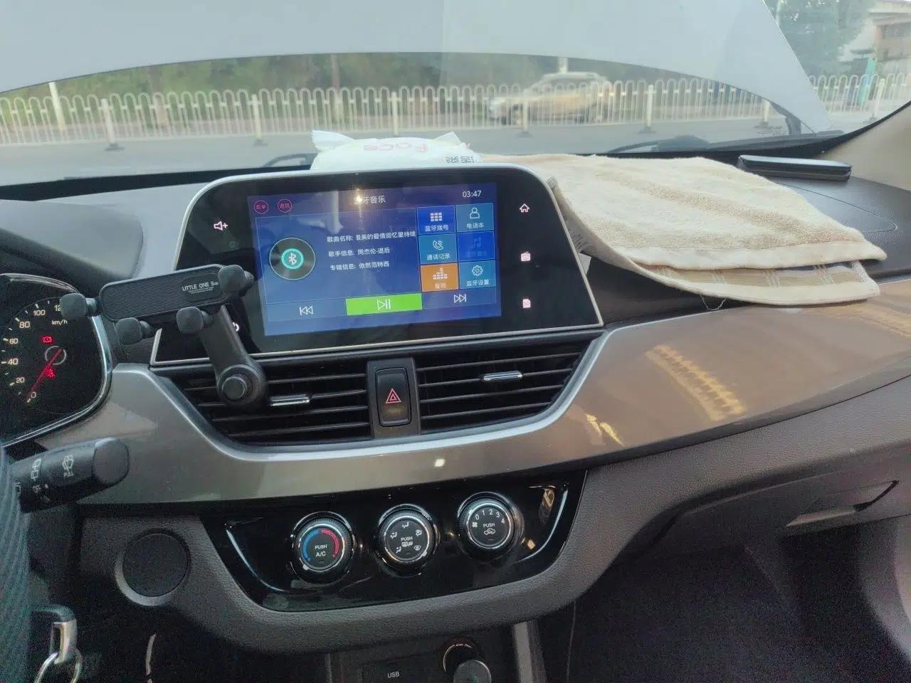 Baojun 310W 2017 1.5L Manual Fashion Model China V — миниатюра 13