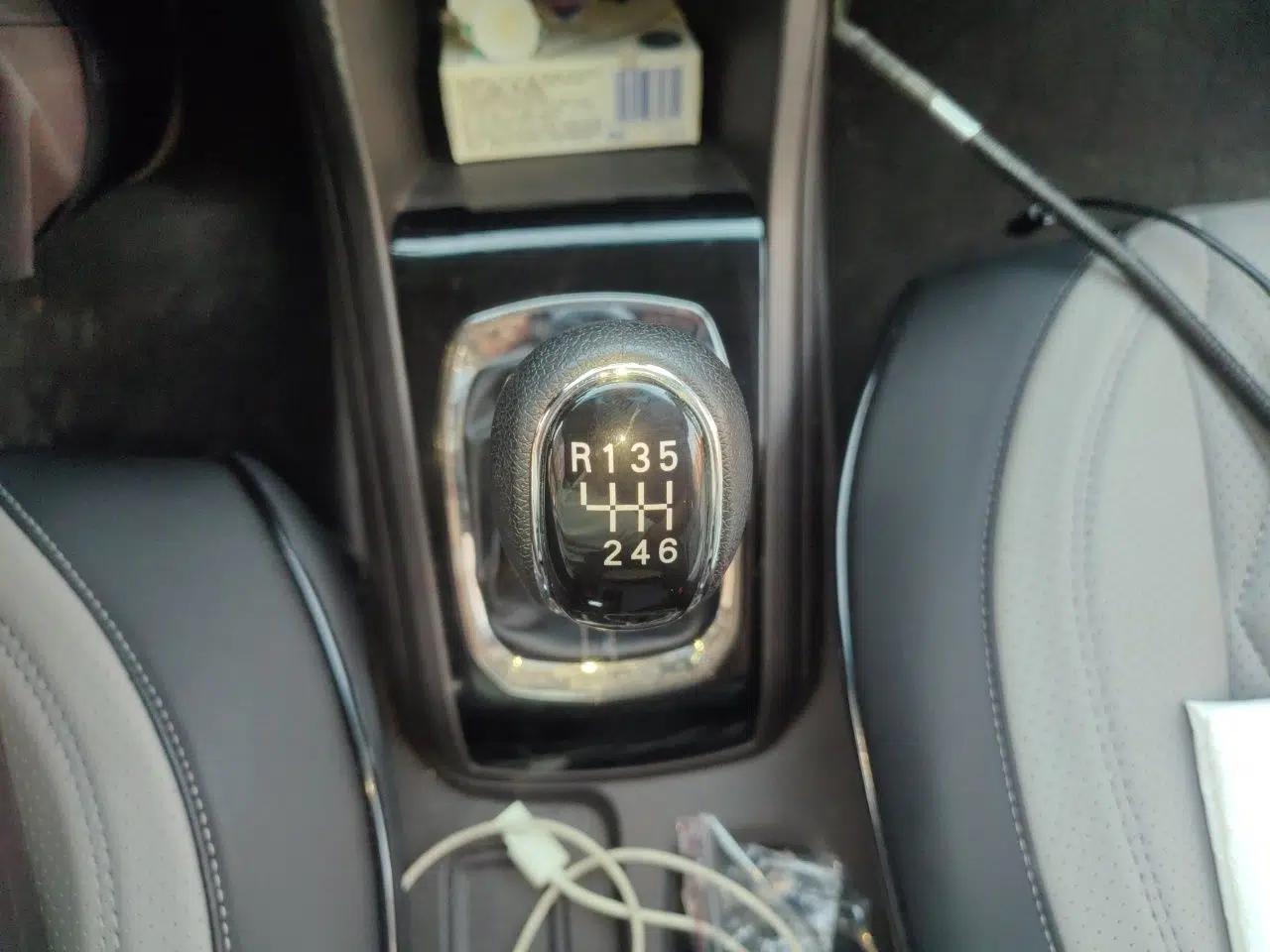 Baojun 310W 2017 1.5L Manual Fashion Model China V — миниатюра 14