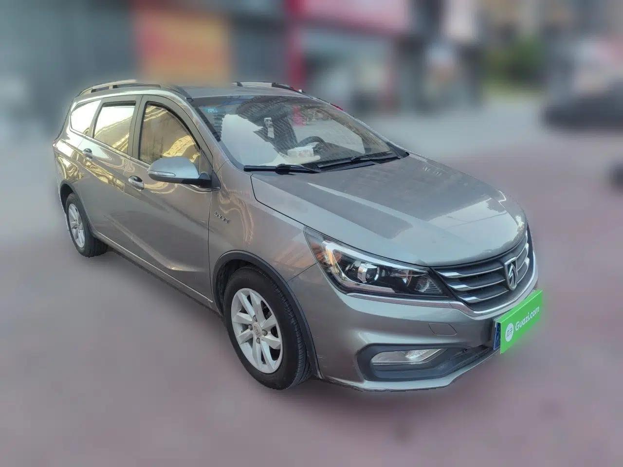 Baojun 310W 2017 1.5L Manual Fashion Model China V — миниатюра 3