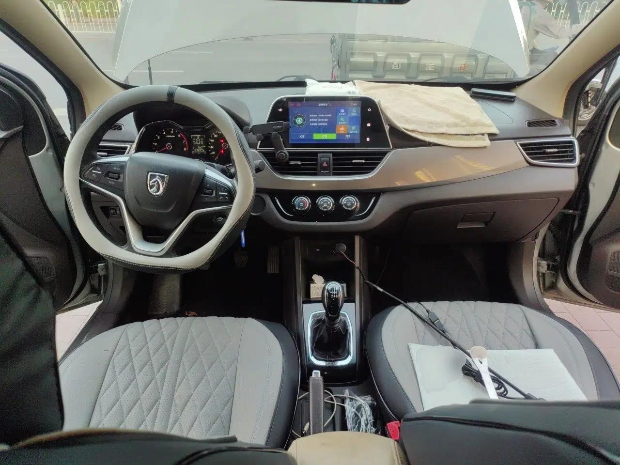 Baojun 310W 2017 1.5L Manual Fashion Model China V — миниатюра 9
