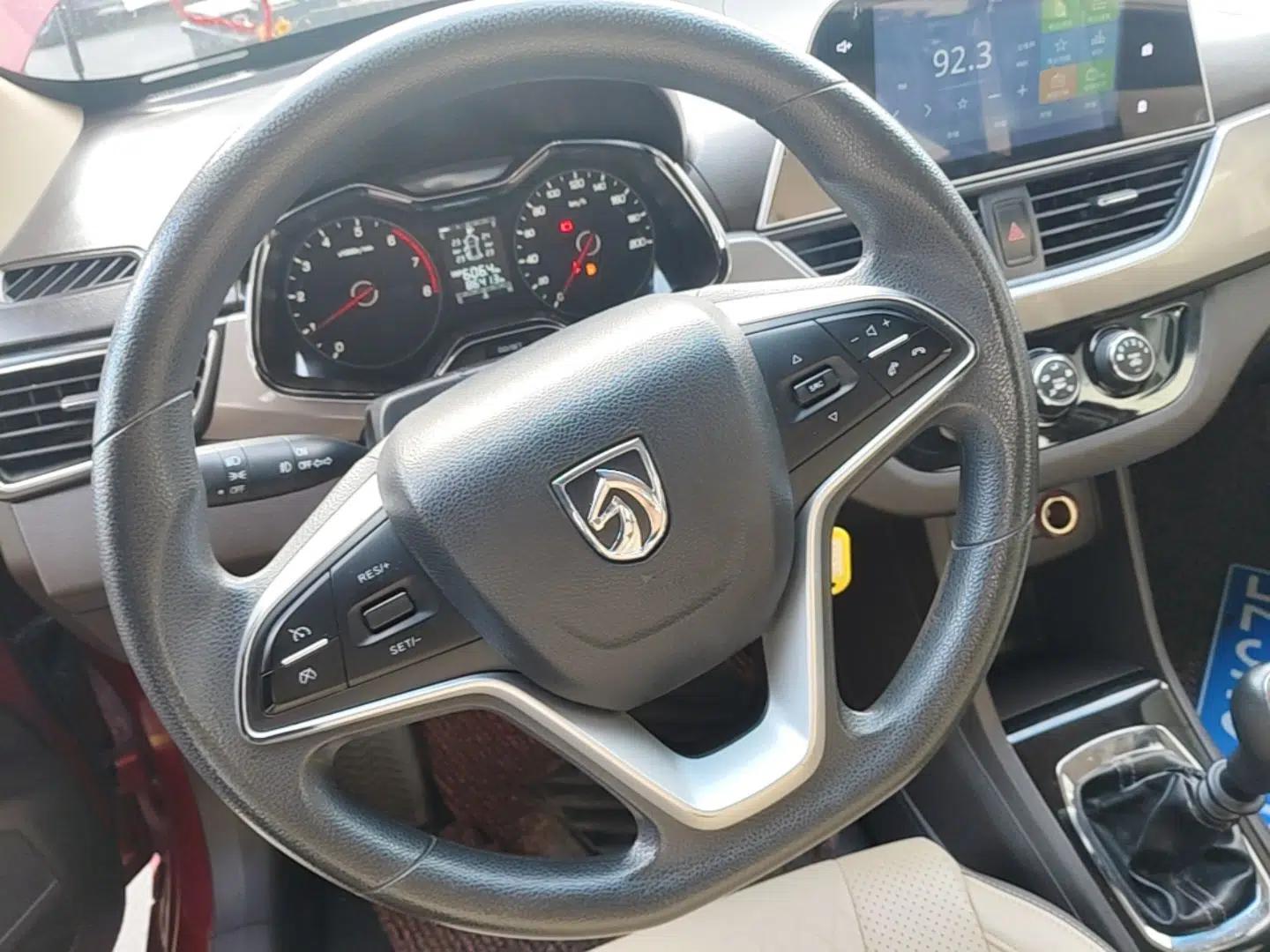 Baojun 310W 2017 1.5L Manual Fashion Model China V — миниатюра 13