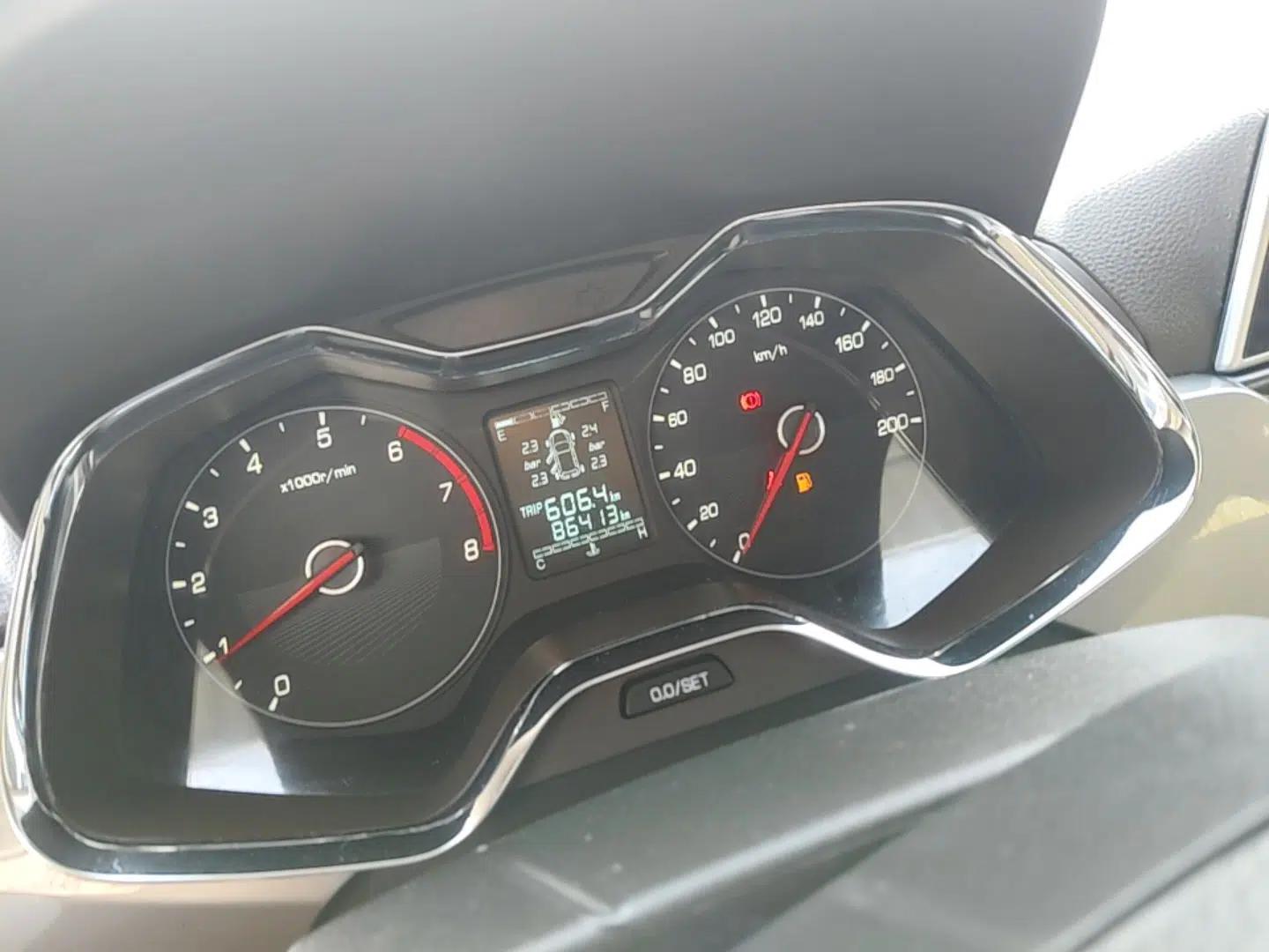 Baojun 310W 2017 1.5L Manual Fashion Model China V — миниатюра 14