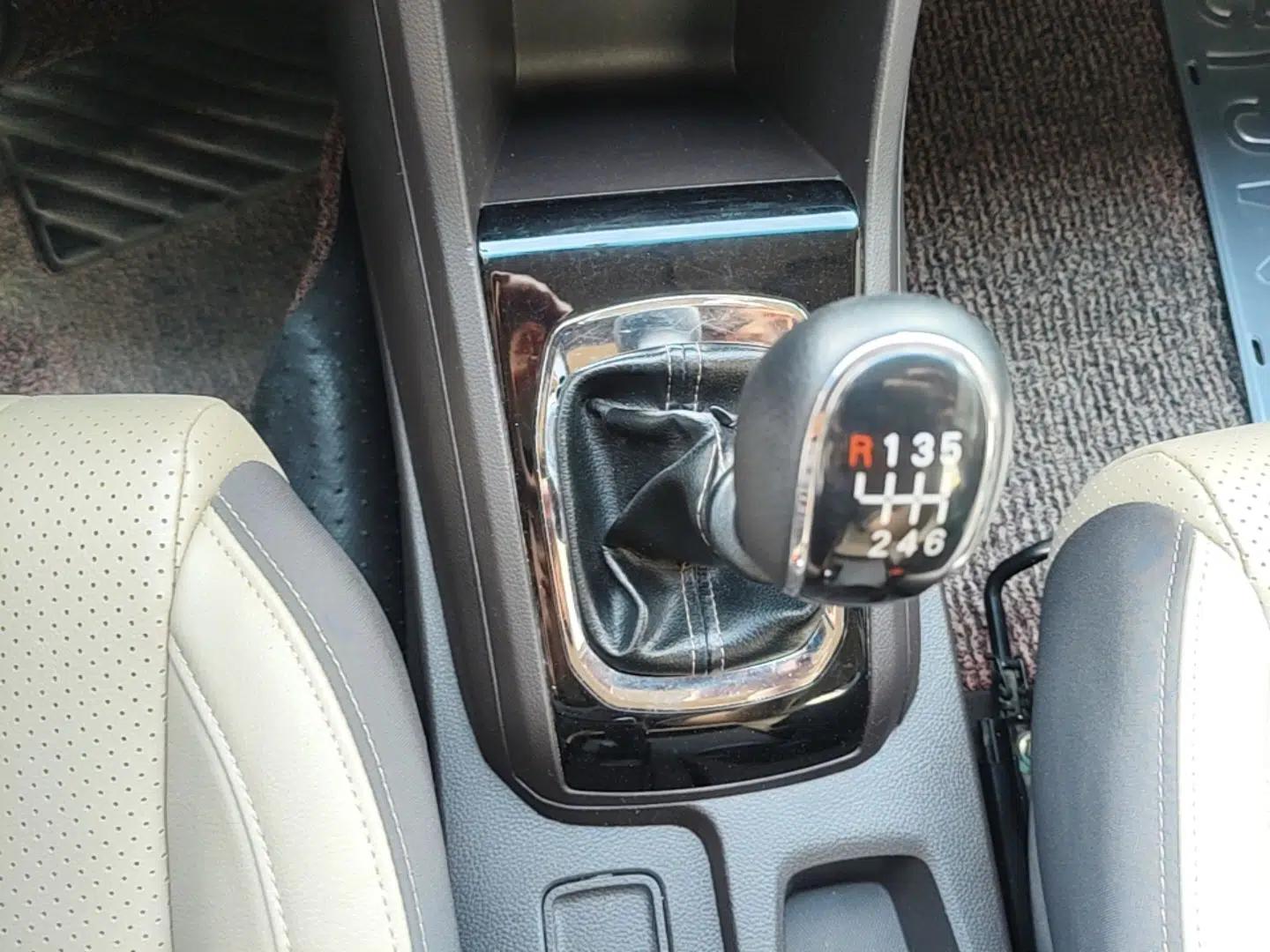 Baojun 310W 2017 1.5L Manual Fashion Model China V — миниатюра 16