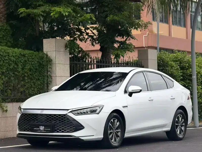 Qin PLUS DM 2021 DM-i 55KM Premium Edition — миниатюра 1